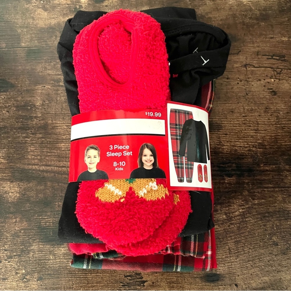 NWT Kid's Gender Neutral Black & Red Plaid Christmas Pajamas Size 8-10